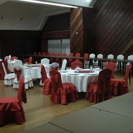 Hotel Grand 采蒂涅 外观 照片